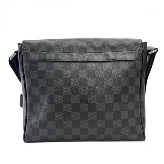 LOUIS VUITTON ルイヴィトン ショルダーバッグ ディストリクト PM ダミエグラフィット N41028 ダミエキャンバス ブラック 黒 グレー シルバー金具 メンズ【中古品】