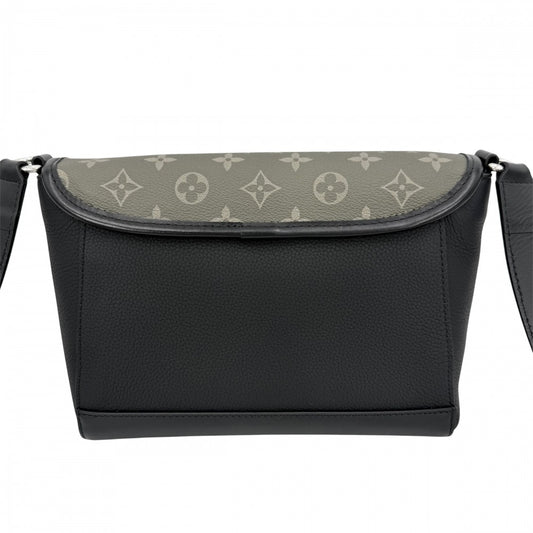 LOUIS VUITTON ルイヴィトン ショルダーバッグ パルス・メッセンジャー M12625 モノグラムキャンバス カーキ ブラック 黒 シルバー金具 メンズ【中古品】
