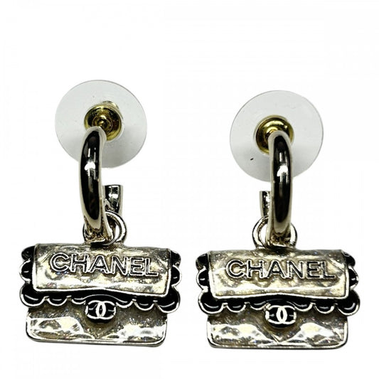 【開店SALE】 CHANEL シャネル ピアス フープ マトラッセ アクセサリー スイング ココ バックモチーフ ラメ GP C24B ライトゴールド レディース 約13.7g 2024年【中古品】