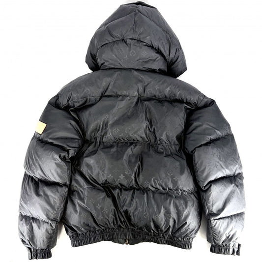 LOUIS VUITTON ルイヴィトン ダウンジャケット モノグラム アウター フード付き アパレル 服 48 グレー アイボリー シルバー金具 冬 ナイロン メンズ【中古品】