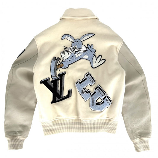 LOUIS VUITTON ルイヴィトン スタジャン マルチパッチ バーシティブルゾン アウター 服 アパレル ジャケット 46 オフホワイト ライトブルー シルバー金具 秋 冬 ウール 牛革 メンズ【中古品】