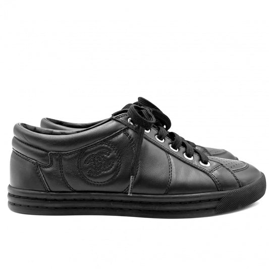 【開店SALE】 CHANEL シャネル 靴 ココマーク スニーカー ローカット ロゴ ココ 35サイズ 約22cm レザー ブラック 黒 シルバー金具 レディース【中古品】