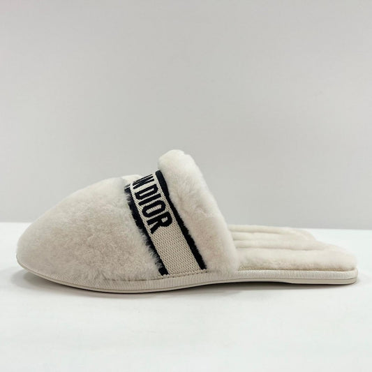 【開店SALE】 Christian Dior クリスチャンディオール サンダル ロゴライン ムートン スリッパ ボアミュール 冬 ホワイト 白 レディース【中古品】