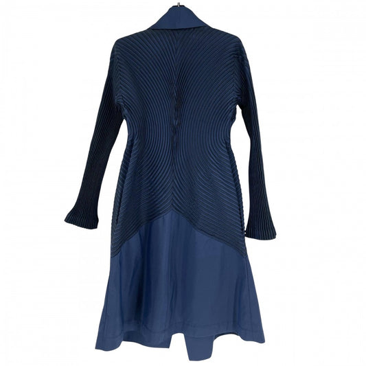 【開店SALE】 ISSEY MIYAKE イッセイミヤケ コート ストレッチプリーツ ジャケット風 トップス アパレル 服 サイズ2 ネイビー 紺 春 夏 秋 ポリエステル コットン ポリウレタン レディース【中古品】