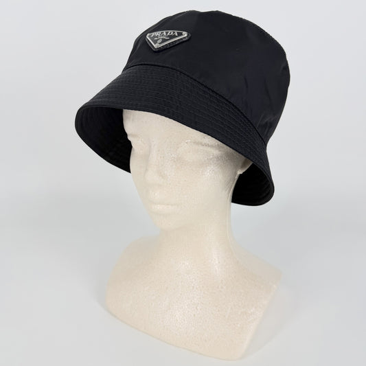 PRADA プラダ 帽子 Re-Nylon トライアングルロゴ ファッションアイテム バケットハット Lサイズ 2HC137 ナイロン ブラック 黒 ユニセックス【中古品】