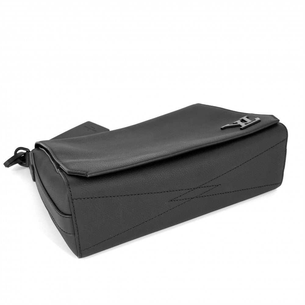 【開店SALE】 LOUIS VUITTON ルイヴィトン ショルダーバッグ LVアエログラム テイクオフ メッセンジャー M57080 レザー ブラック 黒 ブラック金具 メンズ【中古品】
