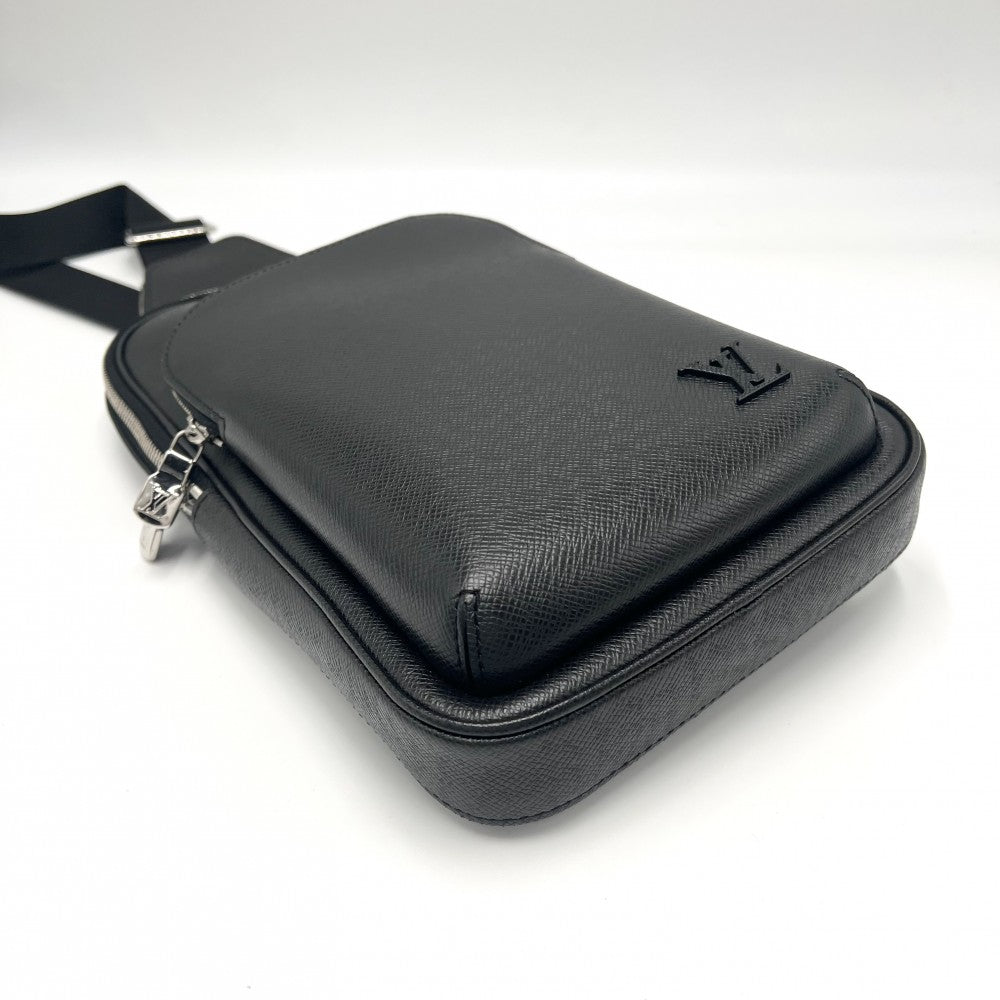 LOUIS VUITTON ルイヴィトン ボディバッグ タイガ アヴェニュー スリングバッグ クロスボディバッグ M30863 ブラック 黒 シルバー金具 メンズ【中古品】