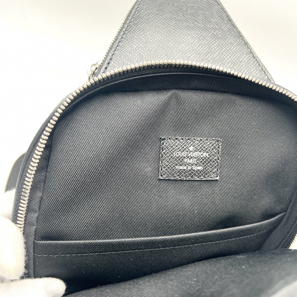 LOUIS VUITTON ルイヴィトン ボディバッグ タイガ アヴェニュー スリングバッグ クロスボディバッグ M30863 ブラック 黒 シルバー金具 メンズ【中古品】