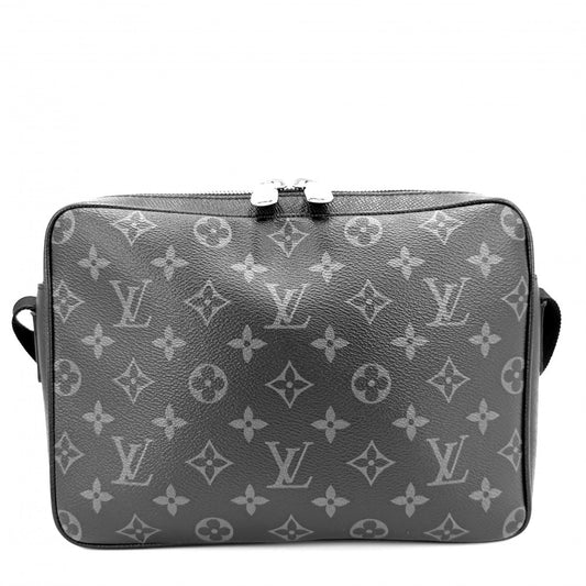 【開店SALE】 LOUIS VUITTON ルイヴィトン ショルダーバッグ タイガラマ アウトドアメッセンジャーPM モノグラムエクリプス M30233 ブラック 黒 シルバー金具 メンズ【中古品】