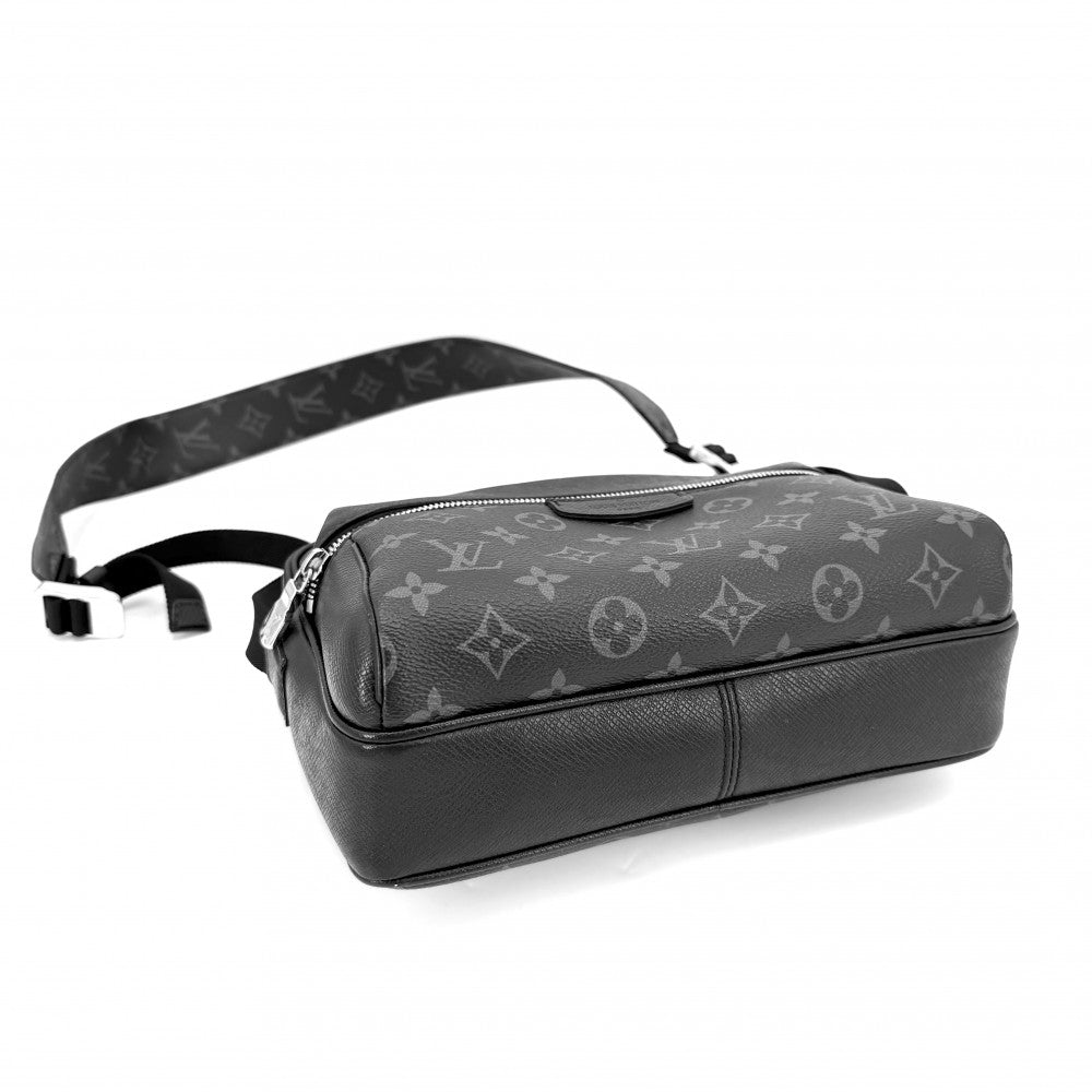 【開店SALE】 LOUIS VUITTON ルイヴィトン ショルダーバッグ タイガラマ アウトドアメッセンジャーPM モノグラムエクリプス M30233 ブラック 黒 シルバー金具 メンズ【中古品】