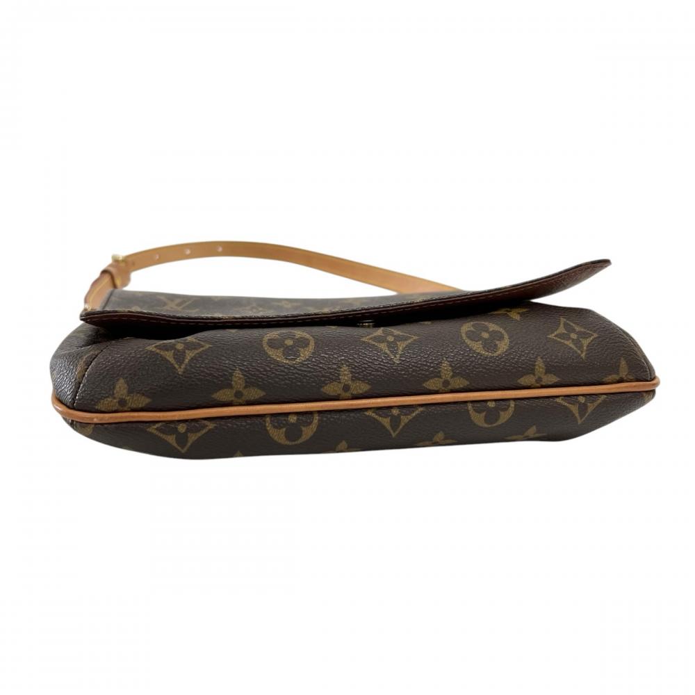 LOUIS VUITTON ルイヴィトン ショルダーバッグ ミュゼット・タンゴ M51388 モノグラムキャンバス ブラウン 茶 ゴールド金具 レディース【中古品】
