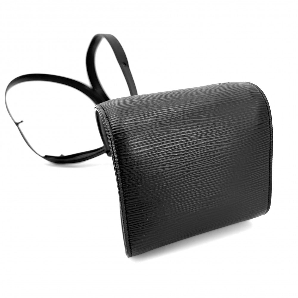 LOUIS VUITTON ルイヴィトン ショルダーバッグ エピ ミニュイ ポシェット ブラック 黒 M52392 ノワール ブラック金具 レディース【中古品】