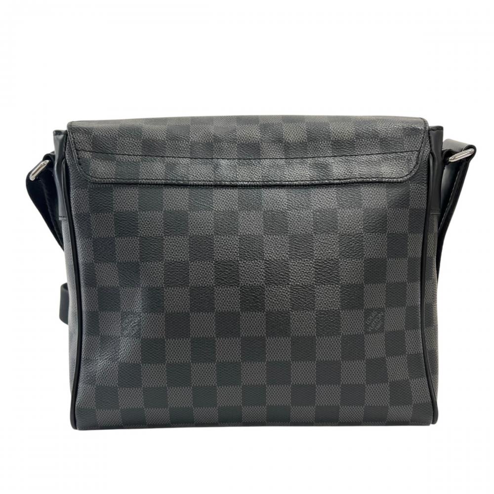 LOUIS VUITTON ルイヴィトン ショルダーバッグ ディストリクト PM ダミエグラフィット N41028 ダミエキャンバス ブラック 黒 グレー シルバー金具 メンズ【中古品】
