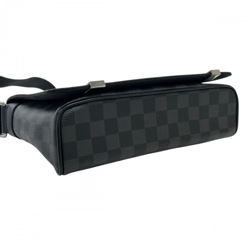 LOUIS VUITTON ルイヴィトン ショルダーバッグ ディストリクト PM ダミエグラフィット N41028 ダミエキャンバス ブラック 黒 グレー シルバー金具 メンズ【中古品】