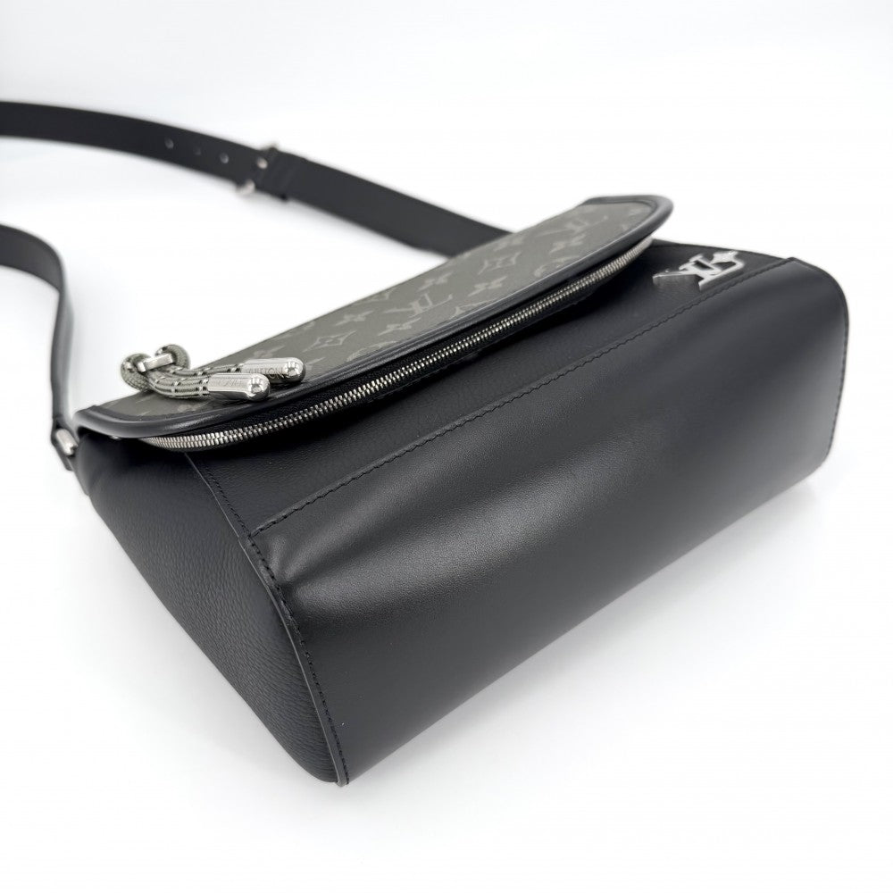 LOUIS VUITTON ルイヴィトン ショルダーバッグ パルス･メッセンジャー M12625 モノグラムキャンバス カーキ ブラック 黒 シルバー金具 メンズ【中古品】