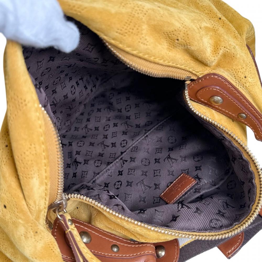 LOUIS VUITTON ルイヴィトン ショルダーバッグ モノグラム・スエード オナタGM ワンショルダー M95118 モノグラム・スエード イエロー ゴールド金具 レディース【中古品】