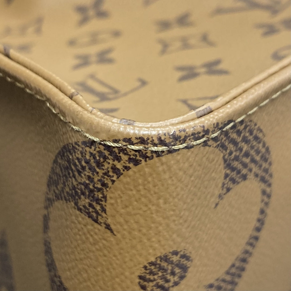 LOUIS VUITTON ルイヴィトン 2WAY オンザゴーMM ハンドバッグ トートバッグ かばん 鞄 M45321 PVCコーティングキャンバス モノグラムジャイアント モノグラム・リバース ブラウン 茶 ゴールド金具 レディース【中古品】