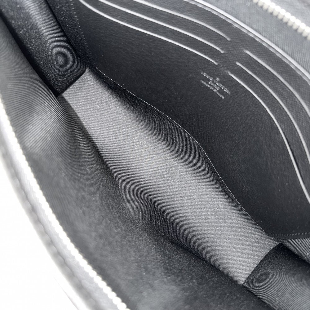 LOUIS VUITTON ルイヴィトン クラッチバッグ タイガ ポシェットヴォワヤージュMM セカンドバッグ M30573 ブラック 黒 シルバー金具 メンズ【中古品】