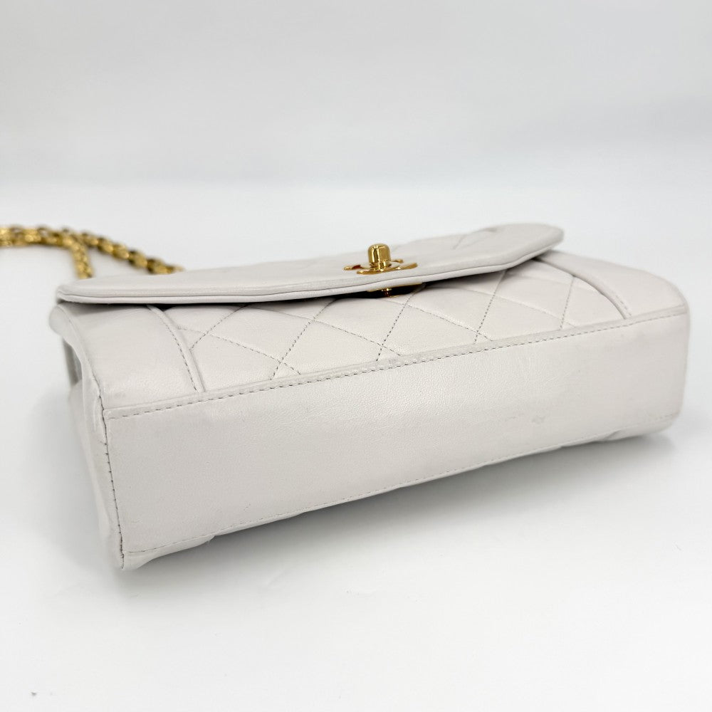 CHANEL シャネル ショルダーバッグ マトラッセ ダイアナ チェーン ココマーク ターンロック ラムスキン ホワイト 白 ゴールド金具 レディース【中古品】