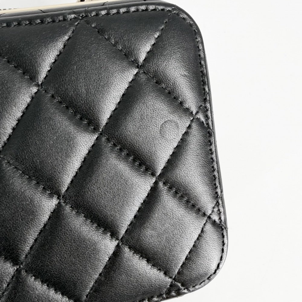 CHANEL シャネル ショルダーバッグ マトラッセ ミニ ロゴ チェーンショルダー ココマーク 小さめ カメラバッグ ラムスキン ブラック 黒 ゴールド金具 レディース【中古品】