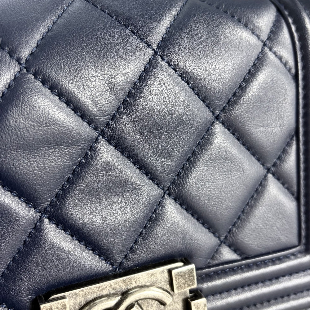 CHANEL シャネル ショルダーバッグ マトラッセ ボーイシャネル ラムスキン ネイビー 紺 シルバー金具 レディース【中古品】
