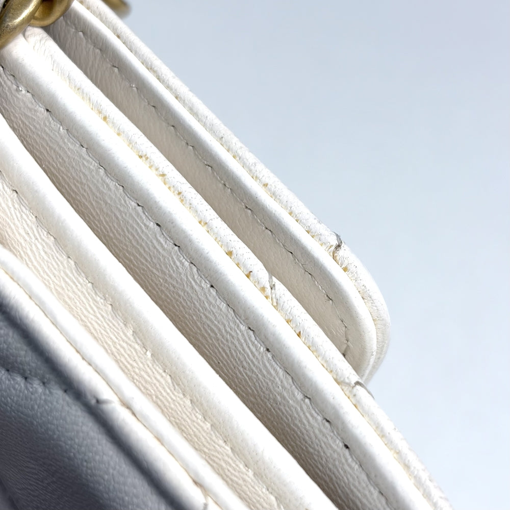 CHANEL シャネル チェーンウォレット マトラッセ CHANEL19 ココマーク AP1787 ラムスキン ホワイト 白 ゴールド金具 レディース【中古品】
