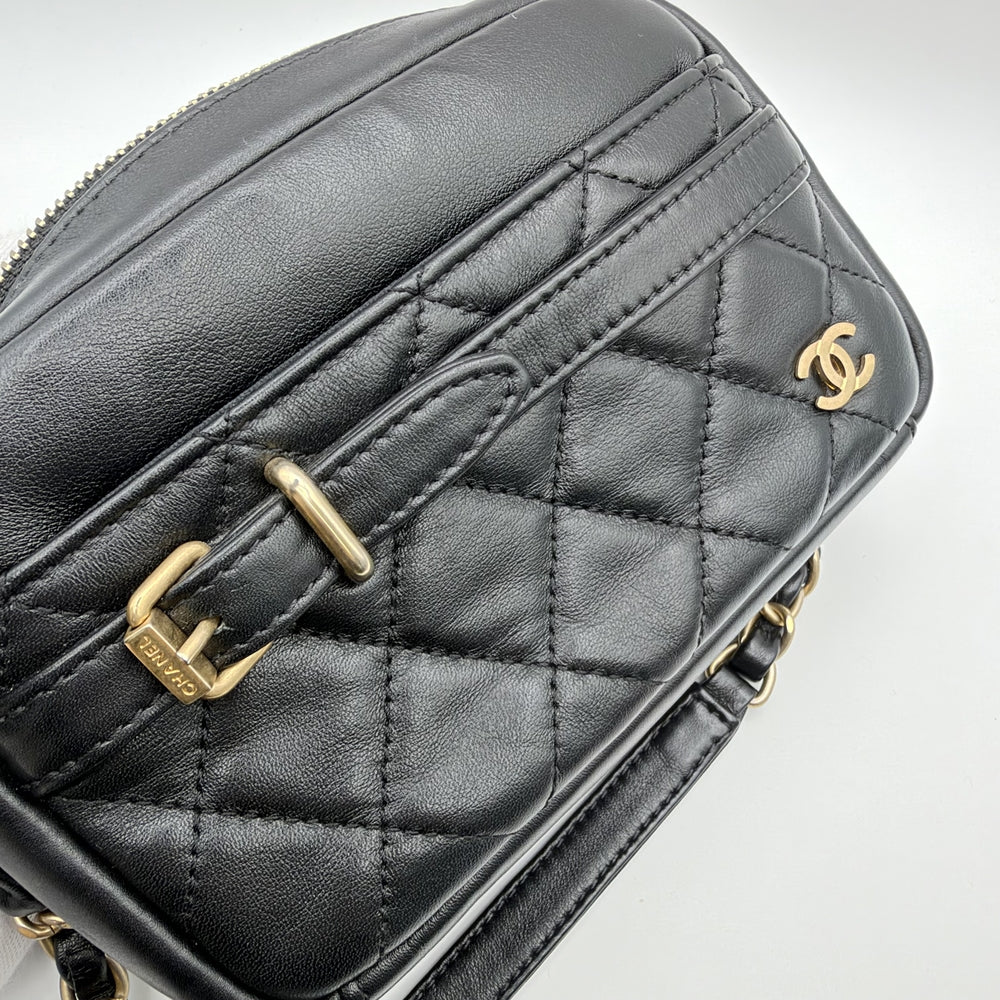 CHANEL シャネル ショルダーバッグ マトラッセ バックル カメラバッグ ココマーク レザー ブラック 黒 ゴールド金具 レディース【中古品】