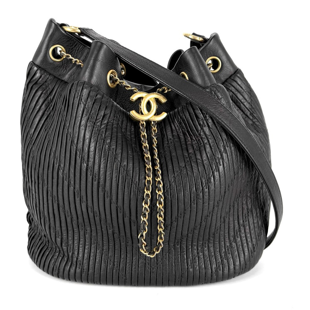 CHANEL シャネル ショルダーバッグ ココマーク Vステッチ 巾着 ラムスキン ブラック 黒 ゴールド金具 レディース【中古品】