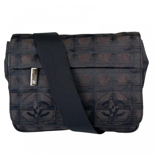 CHANEL シャネル ショルダーバッグ ニュートラベルライン　9番台 ナイロン ブラック 黒 シルバー金具 レディース【中古品】