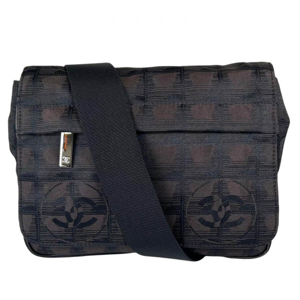 CHANEL シャネル ショルダーバッグ ニュートラベルライン　9番台 ナイロン ブラック 黒 シルバー金具 レディース【中古品】