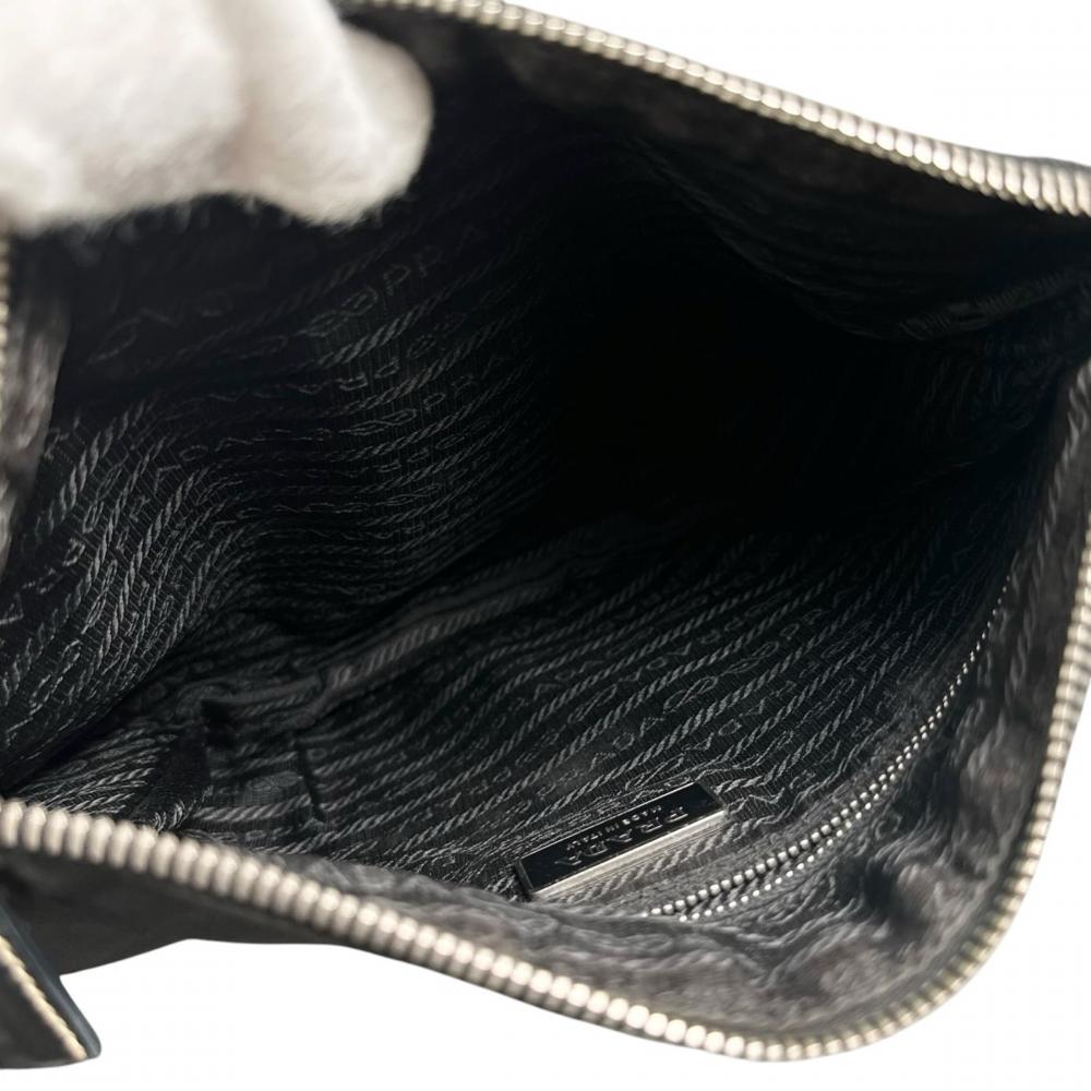 PRADA プラダ ショルダーバッグ トライアングルロゴ スクエア型 ナイロン ブラック 黒 シルバー金具 レディース【中古品】