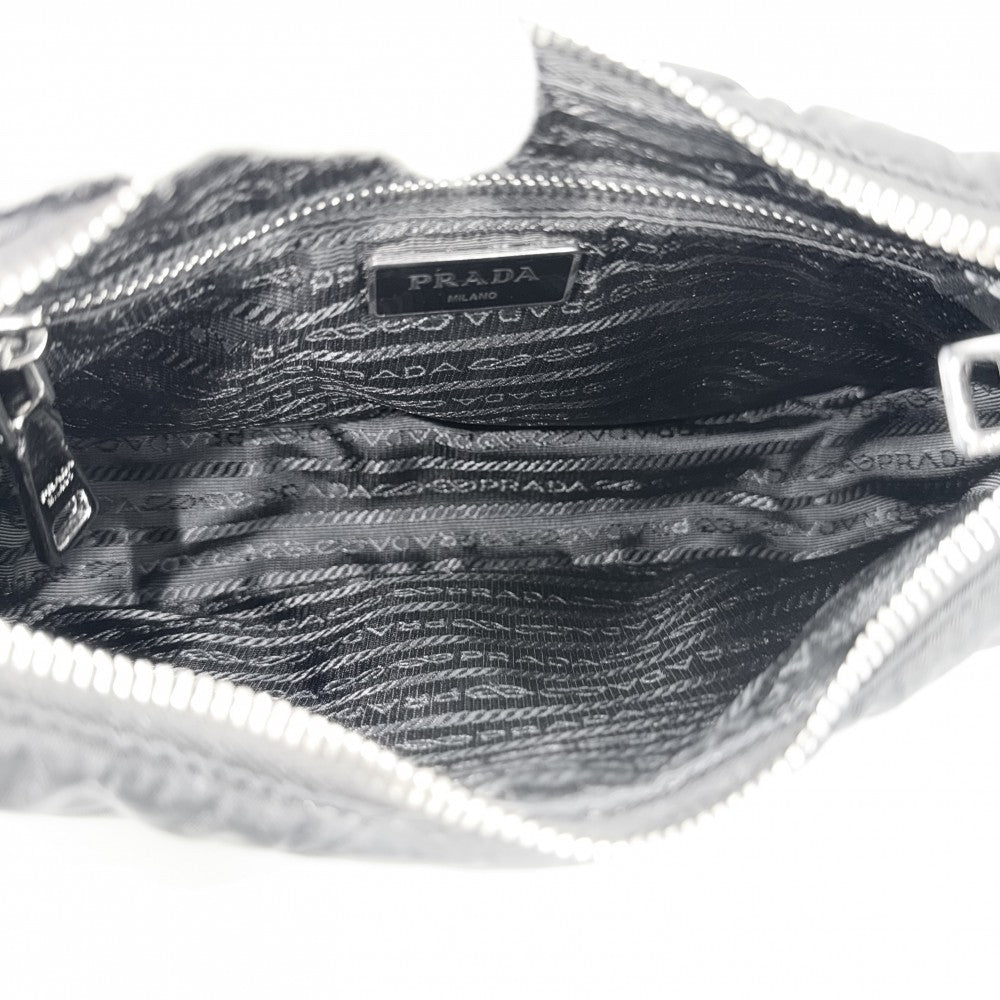 PRADA プラダ ショルダーバッグ パデッドRe-Nylon トライアングルロゴ メンズ レディース 男女兼用 1BC151 ナイロン ブラック 黒 シルバー金具 ユニセックス【中古品】