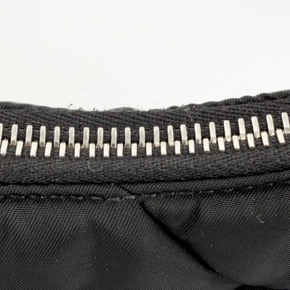 PRADA プラダ ショルダーバッグ パデッドRe-Nylon トライアングルロゴ メンズ レディース 男女兼用 1BC151 ナイロン ブラック 黒 シルバー金具 ユニセックス【中古品】