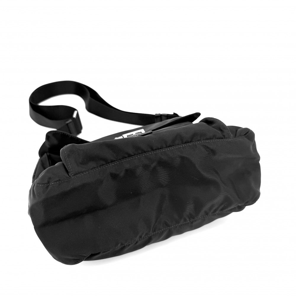 PRADA プラダ ショルダーバッグ トライアングルロゴ 1BD994 ナイロン ブラック 黒 シルバー金具 ユニセックス【中古品】