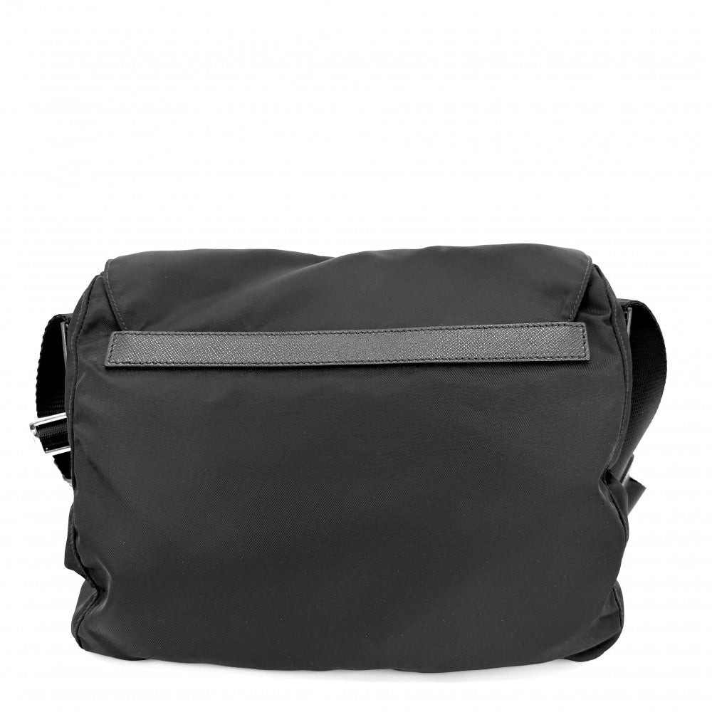 PRADA プラダ ショルダーバッグ トライアングルロゴ 1BD994 ナイロン ブラック 黒 シルバー金具 ユニセックス【中古品】