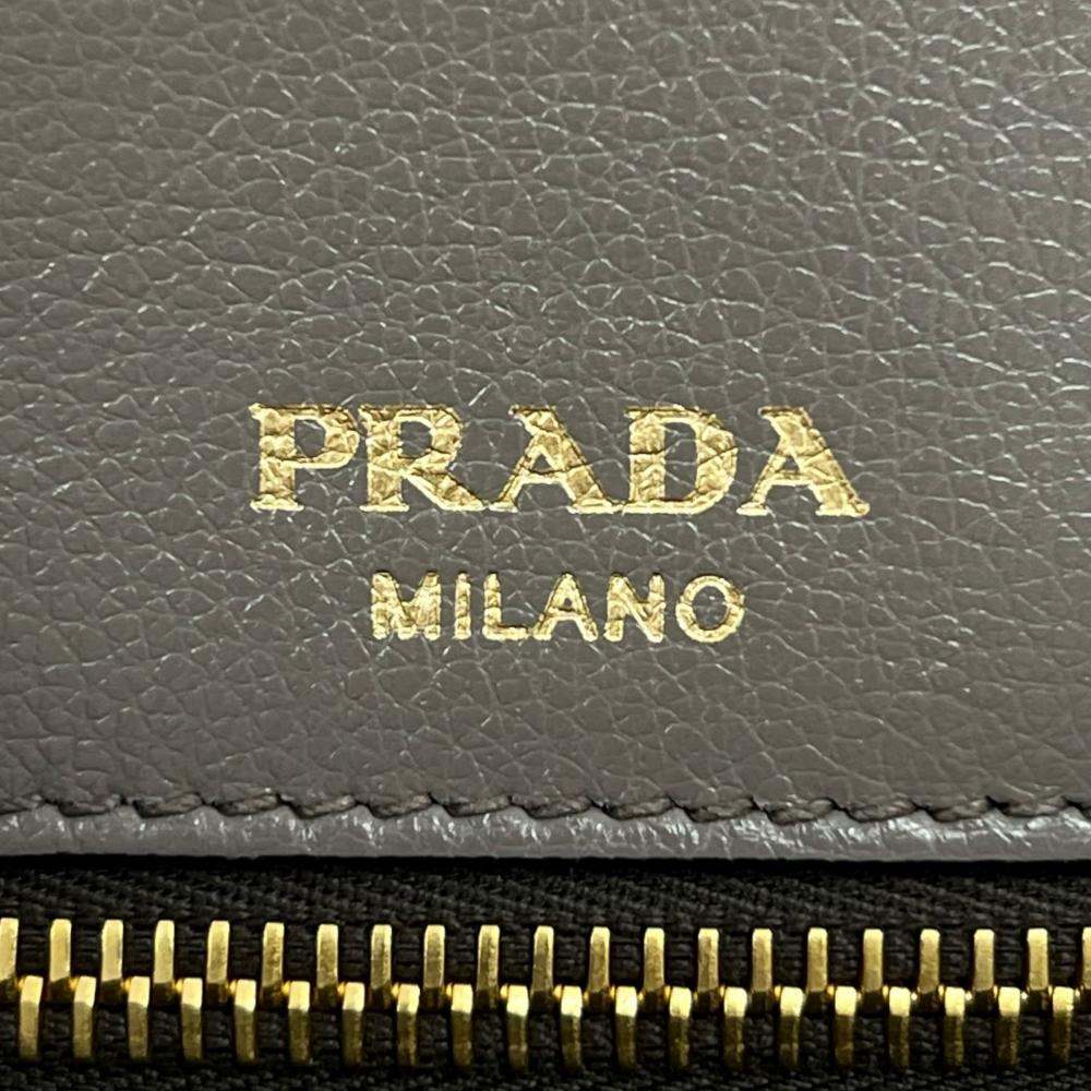 PRADA プラダ 2WAY エンボスロゴ ハンドバッグ ショルダーバッグ 1BA579 レザー グレージュ ゴールド金具 レディース【中古品】