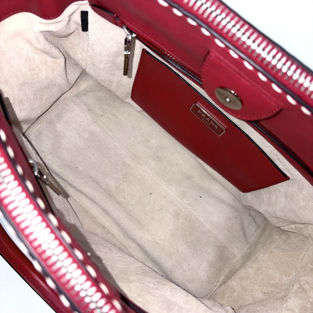 PRADA プラダ 2WAY ハンドバッグ ショルダーバッグ トライアングルロゴ レザー レッド 赤 シルバー金具 レディース【中古品】