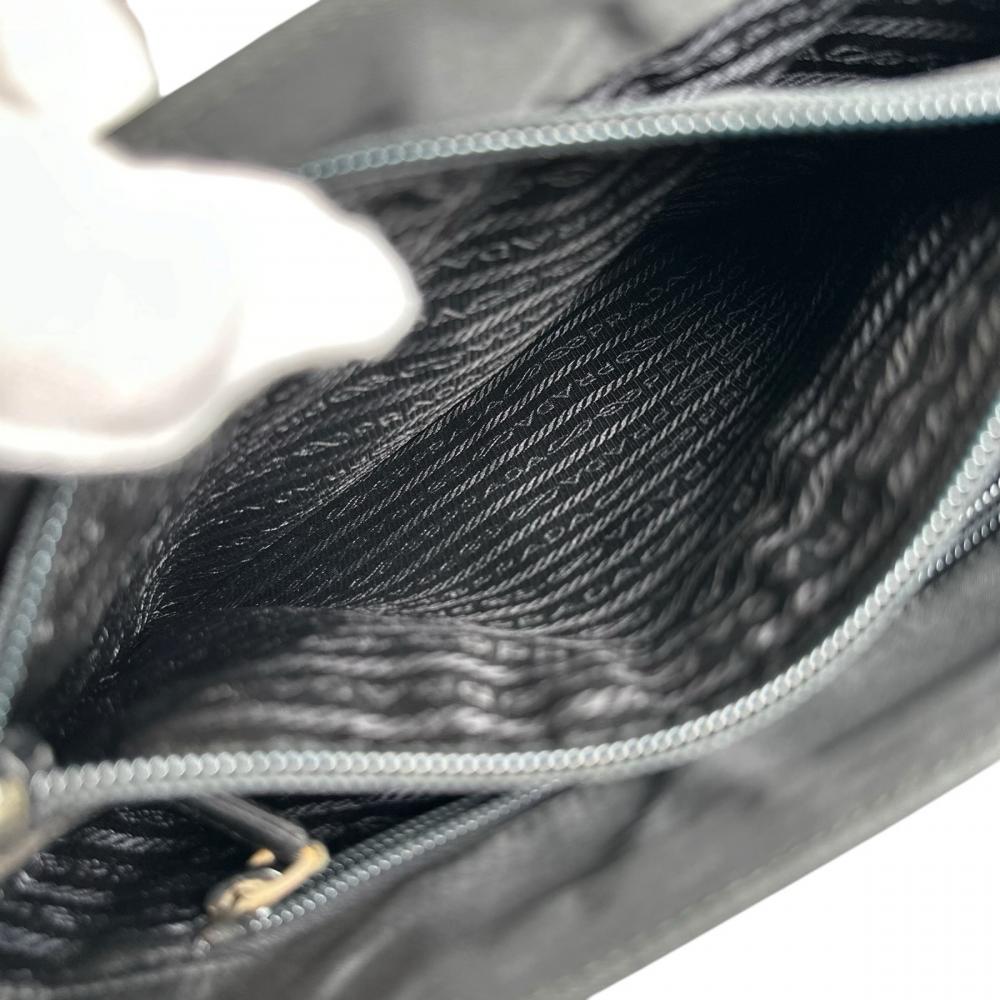 PRADA プラダ トートバッグ ナイロンバッグ トライアングルロゴ ナイロン ブラック 黒 シルバー金具 レディース【中古品】