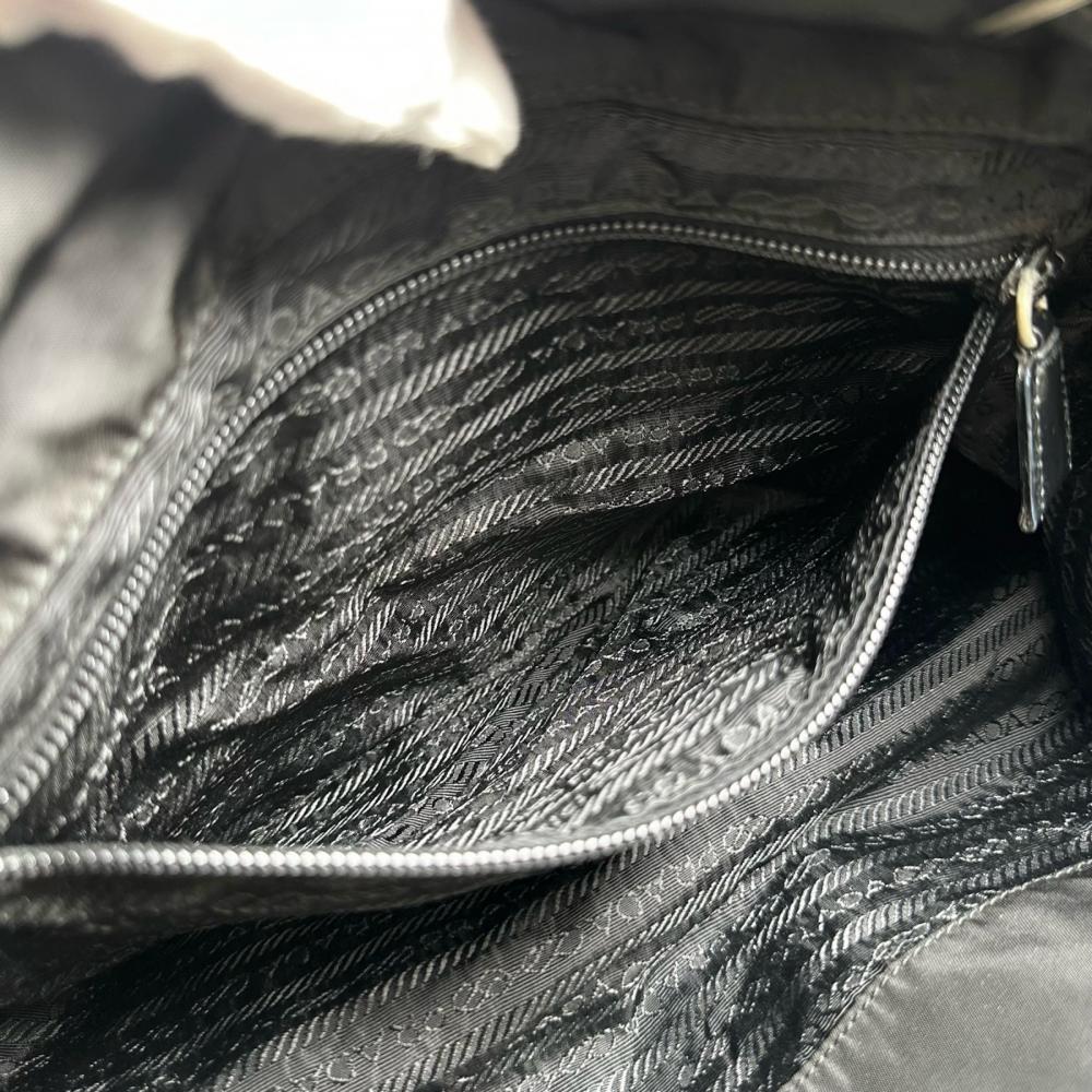 PRADA プラダ リュック バックパック トライアングルロゴ ナイロン ブラック 黒 シルバー金具 レディース【中古品】