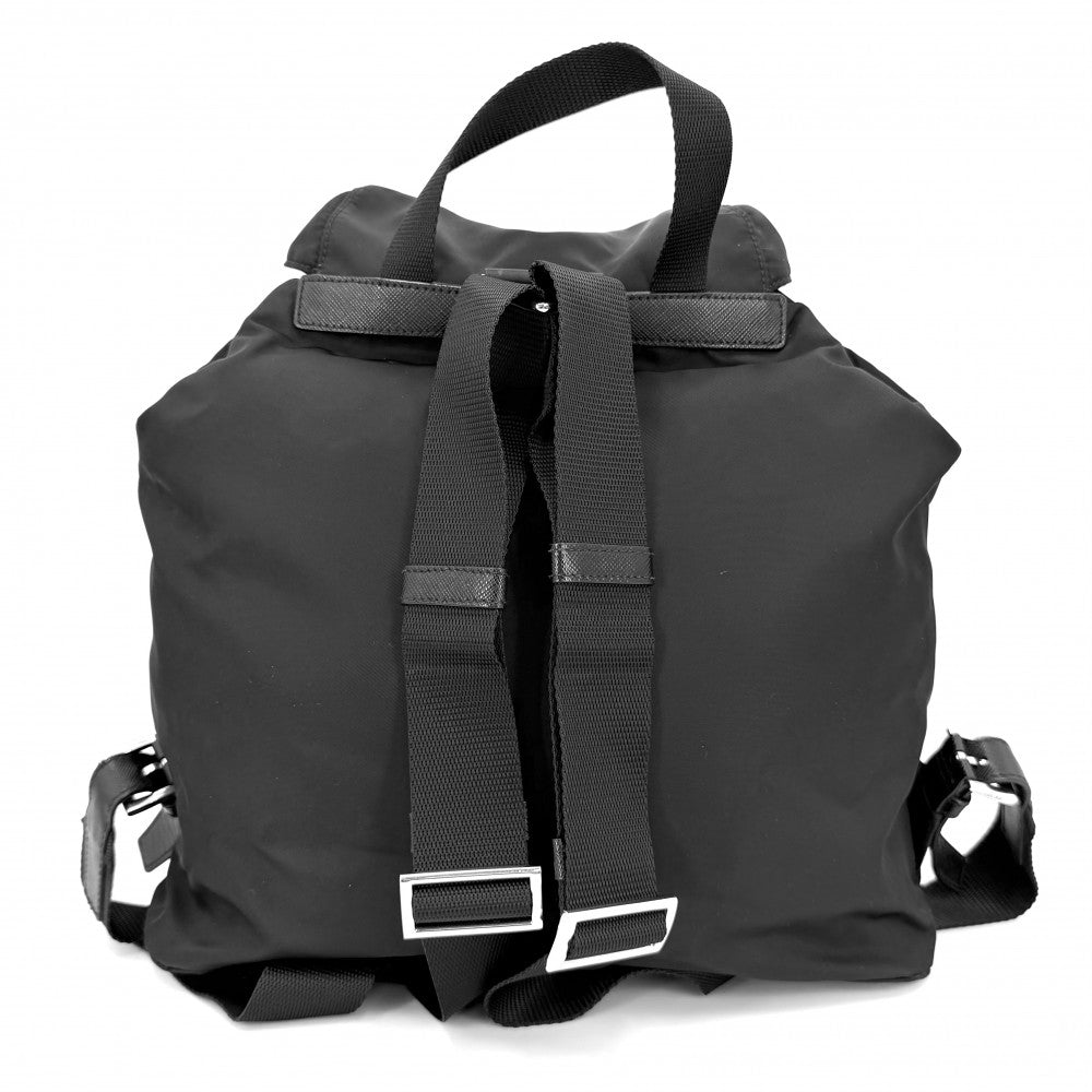 PRADA プラダ リュック トライアングルロゴ バックパック メンズ レディース ナイロン ブラック 黒 シルバー金具 ユニセックス【中古品】