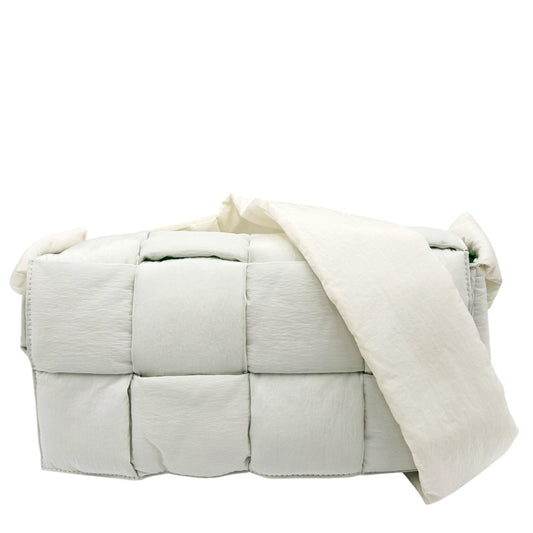 【開店SALE】 BOTTEGAVENETA ボッテガヴェネタ ショルダーバッグ パデッドテック カセット イントレチャート メッセンジャーバッグ 鞄 かばん ナイロン ホワイト 白 グリーン 緑 シルバー金具 レディース【中古品】
