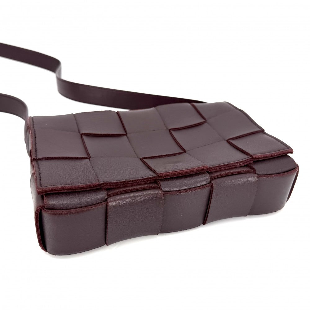 BOTTEGAVENETA ボッテガヴェネタ ショルダーバッグ マキシイントレチャート カセット レザー ブラウン 茶 ボルドー系 ゴールド金具 レディース【中古品】