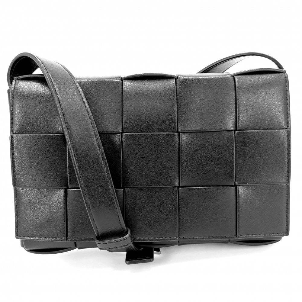 BOTTEGAVENETA ボッテガヴェネタ ショルダーバッグ イントレチャート カセット レザー ブラック 黒 シルバー金具 レディース【中古品】