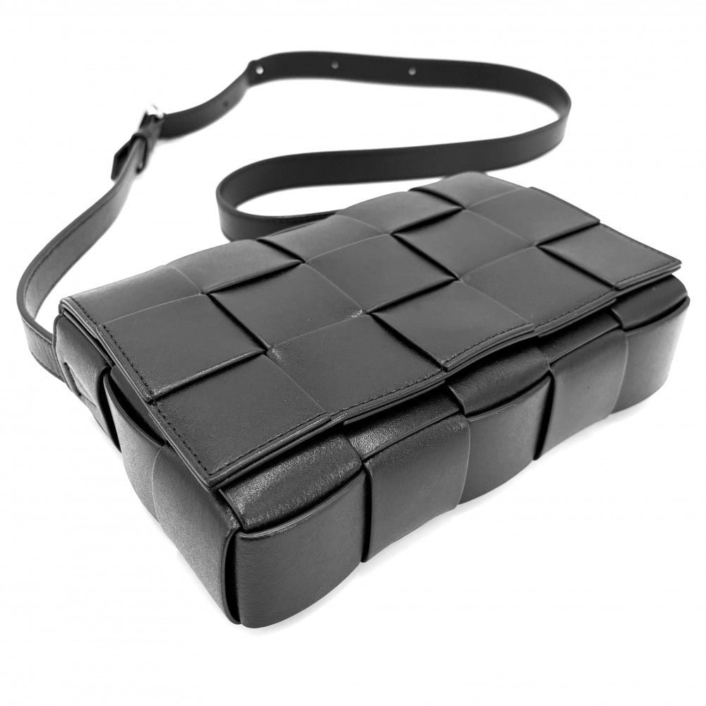 BOTTEGAVENETA ボッテガヴェネタ ショルダーバッグ イントレチャート カセット レザー ブラック 黒 シルバー金具 レディース【中古品】