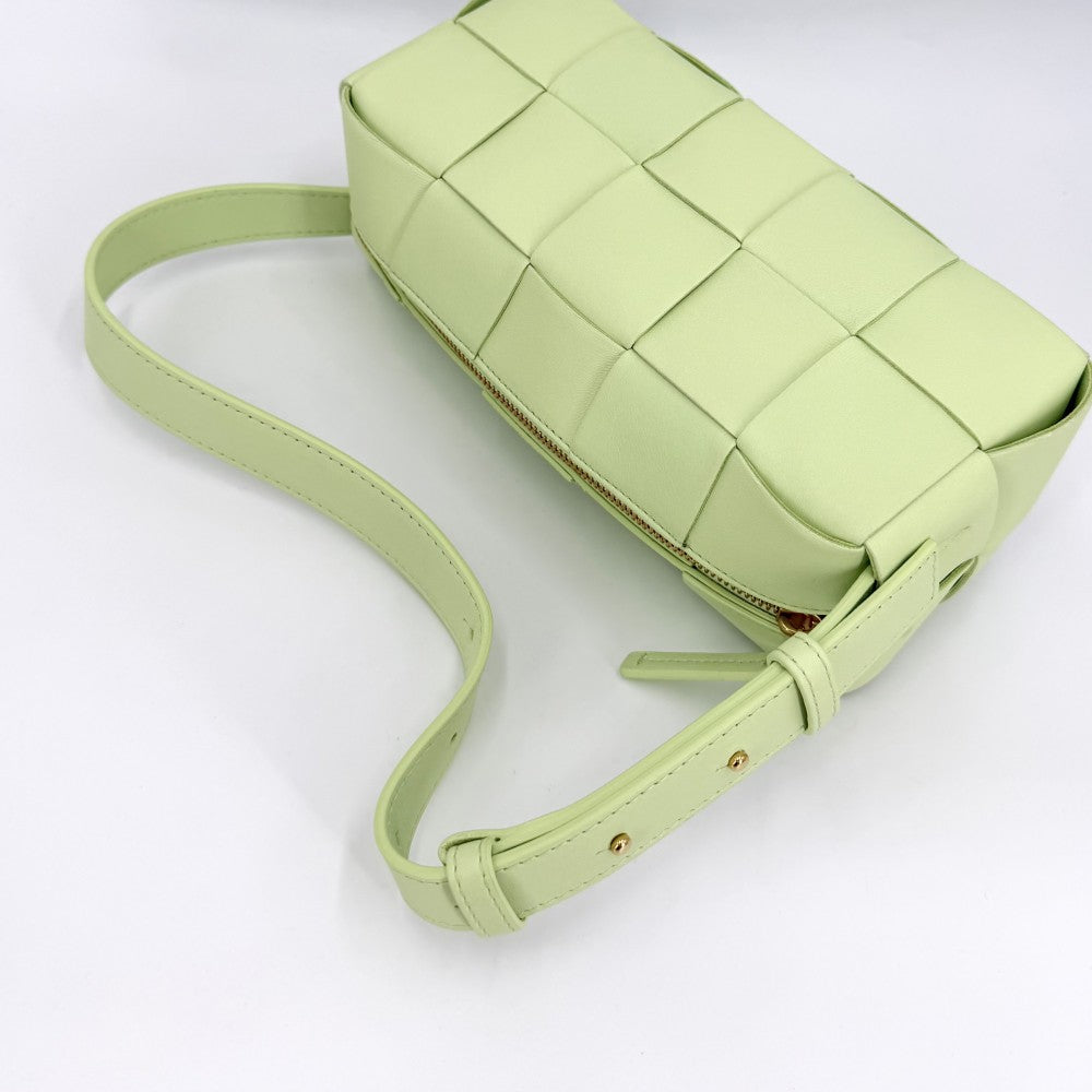 BOTTEGAVENETA ボッテガヴェネタ ハンドバッグ スモールブリックカセット マキシイントレチャート ワンショルダーバッグ 鞄 かばん 729166 レザー ライトグリーン ゴールド金具 レディース【中古品】