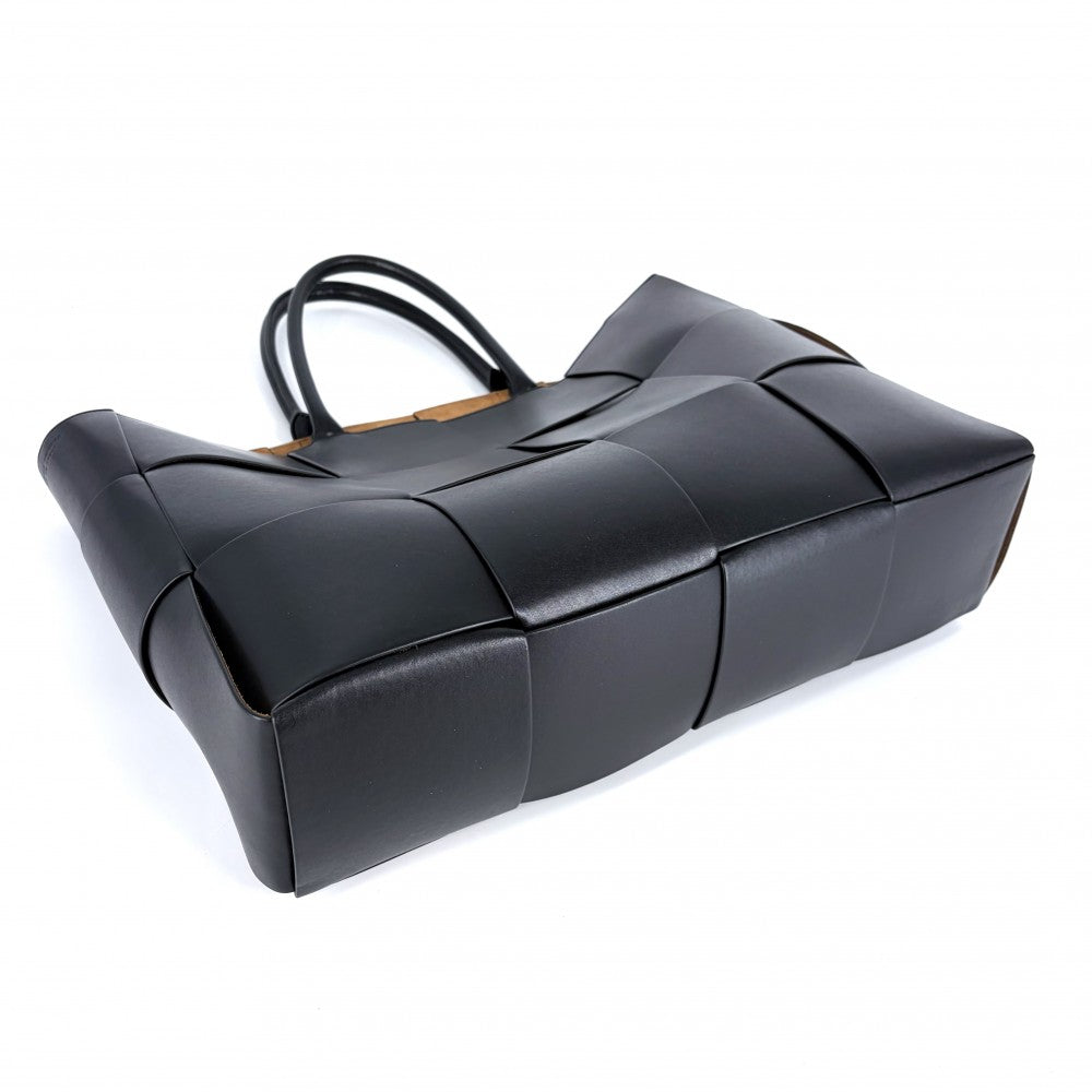 BOTTEGAVENETA ボッテガヴェネタ トートバッグ マキシイントレチャート アルコ トート ラージ レザー ブラック 黒 メンズ【中古品】