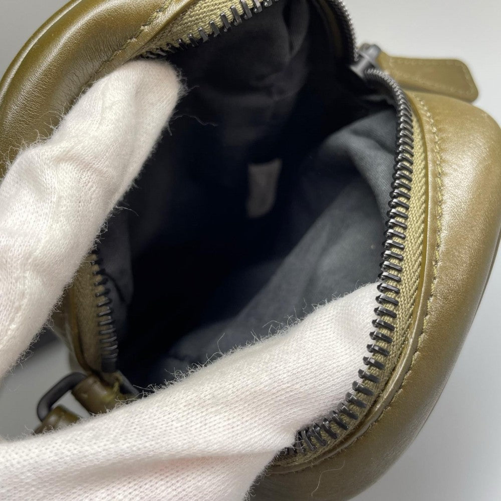 BOTTEGAVENETA ボッテガヴェネタ ショルダーバッグ レッジェーロ スムースレザー カーキ その他金具 ユニセックス【中古品】