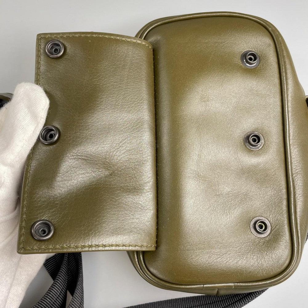 BOTTEGAVENETA ボッテガヴェネタ ショルダーバッグ レッジェーロ スムースレザー カーキ その他金具 ユニセックス【中古品】