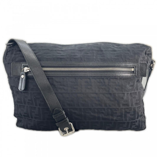 FENDI フェンディ ショルダーバッグ ナイロン ブラック 黒 シルバー金具 メンズ【中古品】