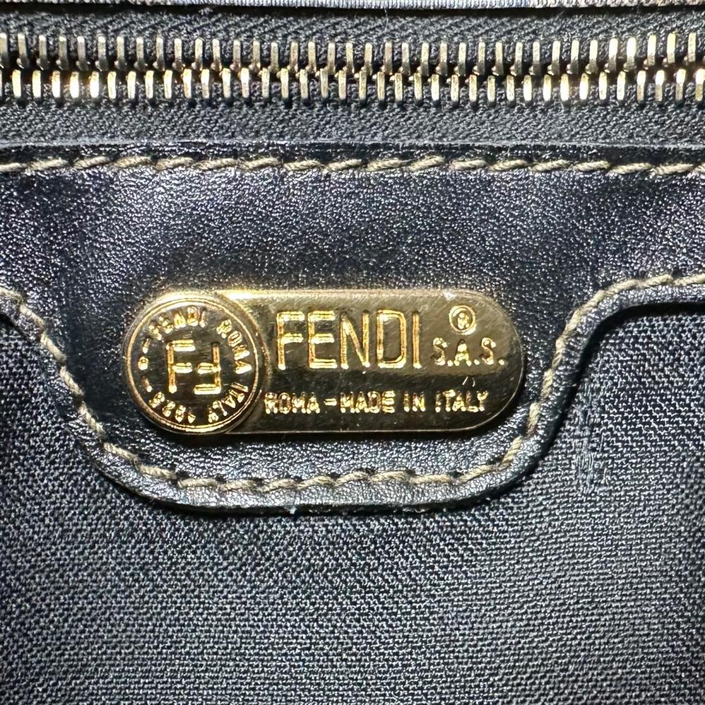 FENDI フェンディ ショルダーバッグ ペカン 巾着型 FFロゴ PVCコーティングキャンバス ブラウン 茶 ブラック 黒 ゴールド金具 レディース【中古品】